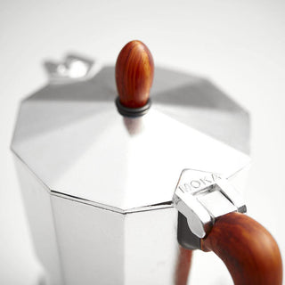 Caffettiera Moka Adagio, design tradizionale ed elegante, perfetta per ogni cucina. Scopri il gusto autentico del caffè.