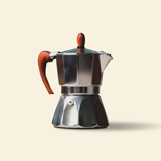 Caffettiera Moka Adagio: eleganza e design tradizionale per un caffè perfetto in ogni cucina.
