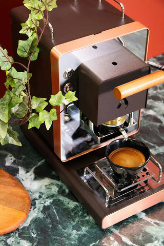 macchina a cialde caffè ESE Aroma Iconica - variante Monica - colori marrone testa di moro e rame