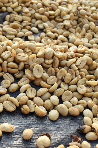 Primo piano di caffè con processo di lavorazione naturale in Brasile.