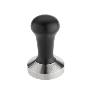 Tamper Pro di Filicori Zecchini: accessorio elegante per veri amanti del caffè espresso, con manico in legno e corpo in acciaio.