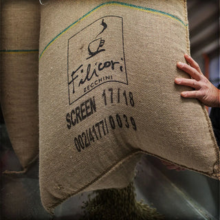 Sacco di juta di caffè verde con marchio Filicori Zecchini.