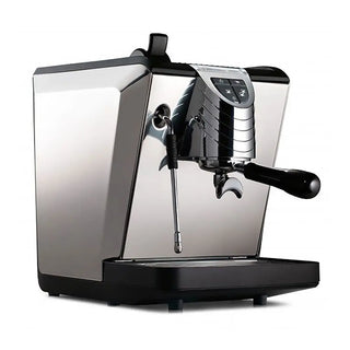 NUOVA SIMONELLI Oscar | Macchina Espresso con design elegante per preparare un caffè di alta qualità a casa.