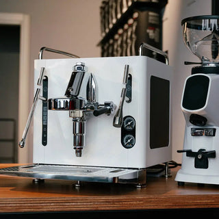 SANREMO Cube B | Macchina Espresso con design elegante per un'esperienza di caffè premium a casa.