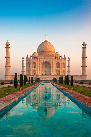 Vista del Taj Mahal a la luz del amanecer, Agra, India.